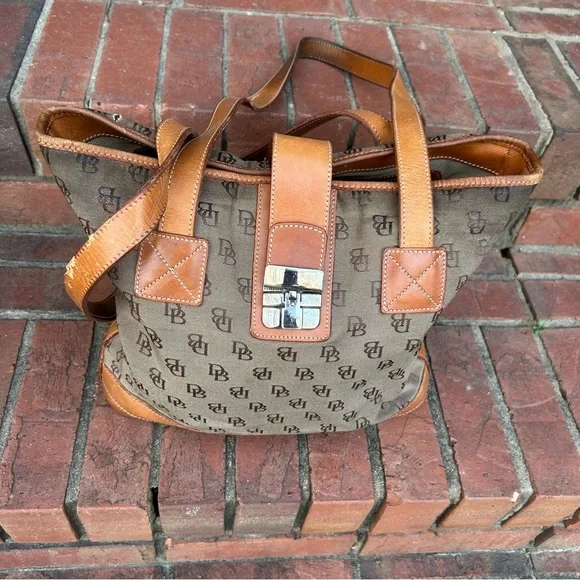 Dooney & Bourke canvas and leather signature shoulder bag - Picture 2 of 16